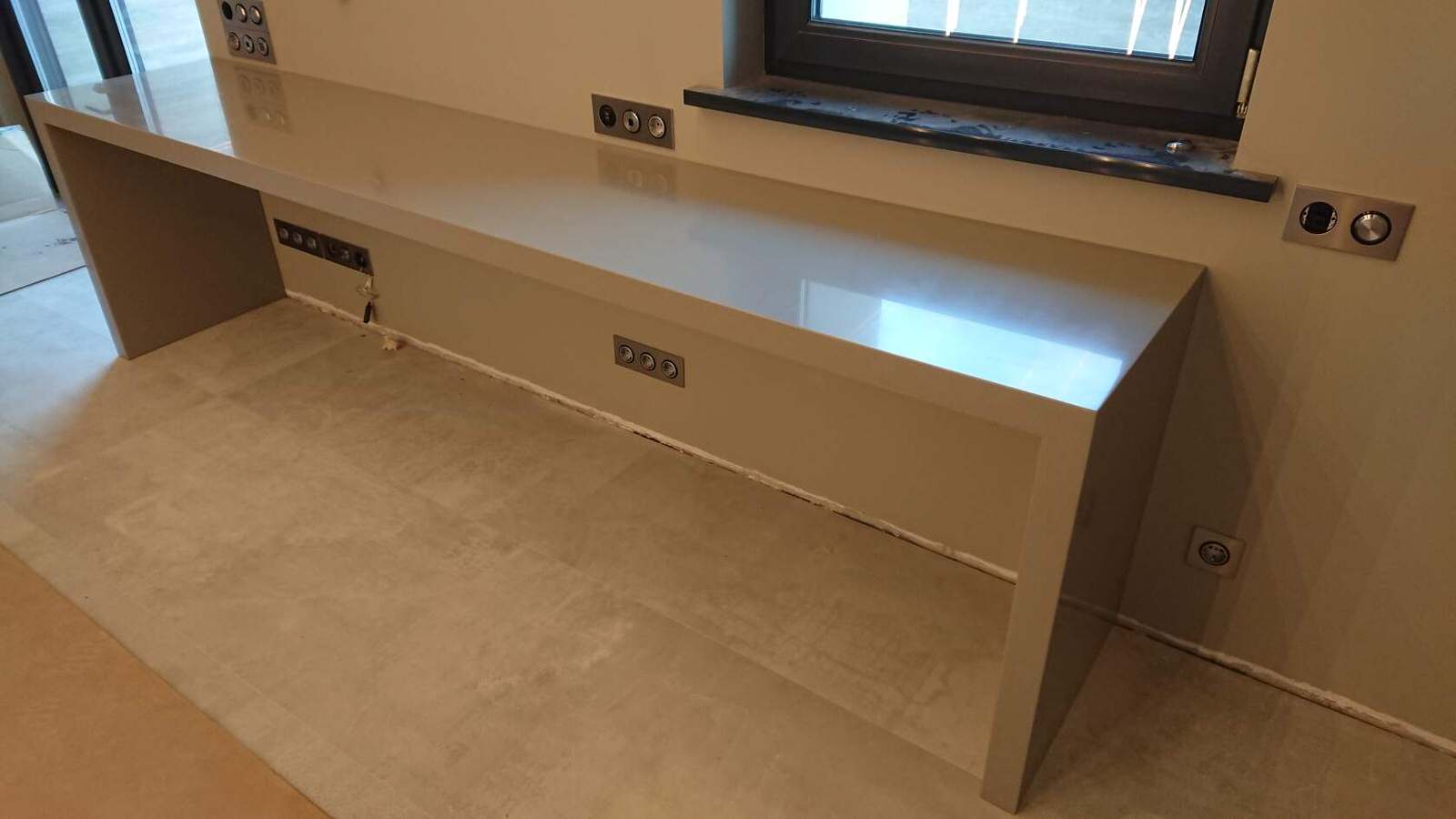 Обложка проекта: Стол из акрилового камня Grandex