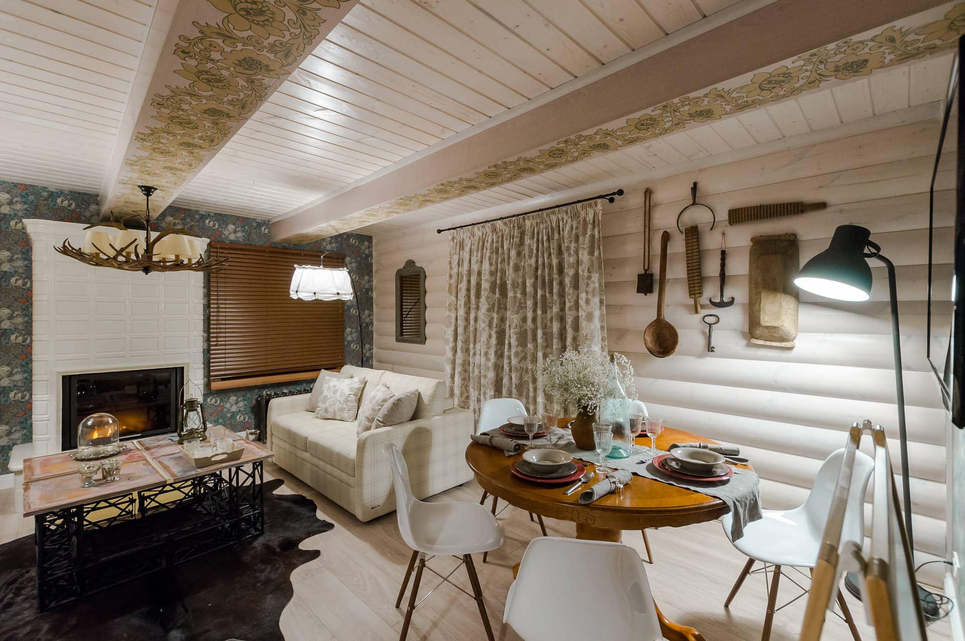 Проект недели: «Английская» изба в дачной гостиной