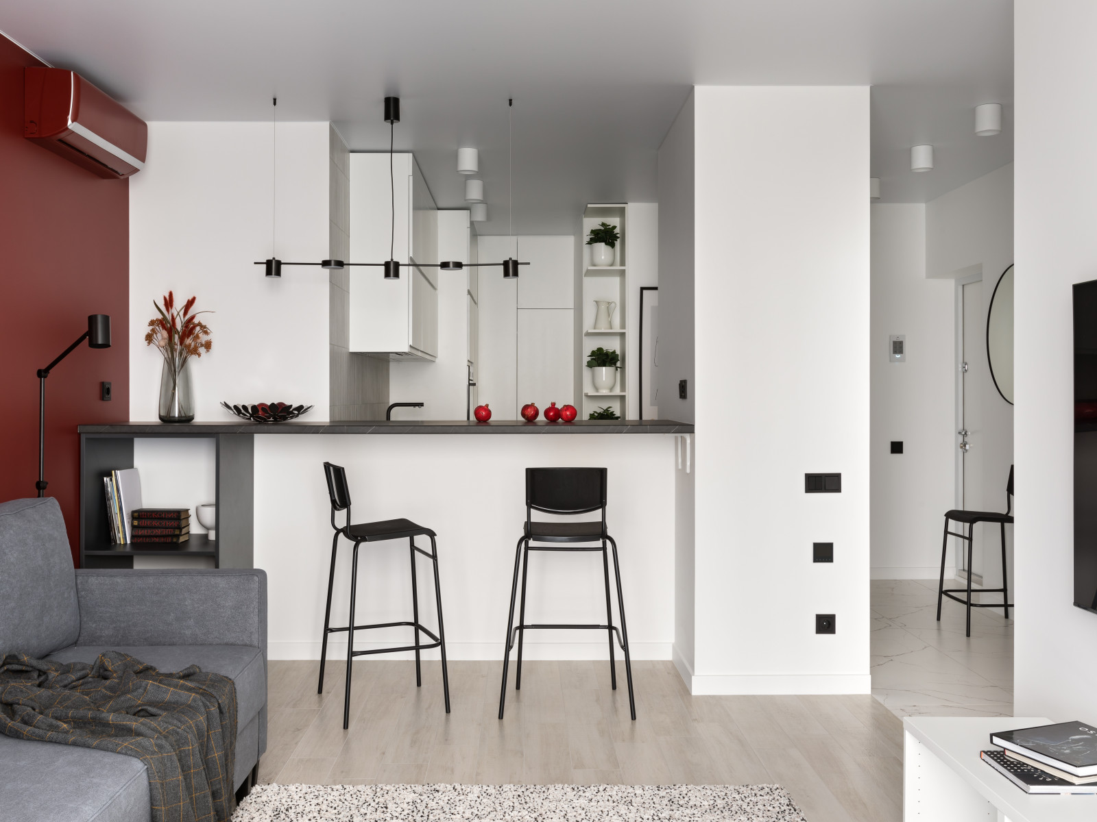 Обложка проекта: Цветовой минимализм в арендной квартире .