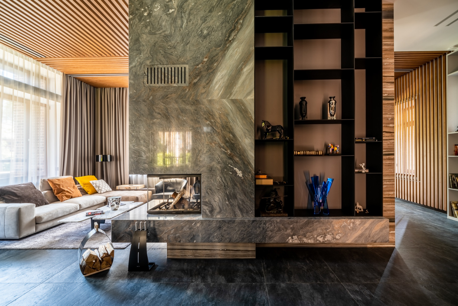 Обложка проекта: Камин из мрамора для загородной резиденции