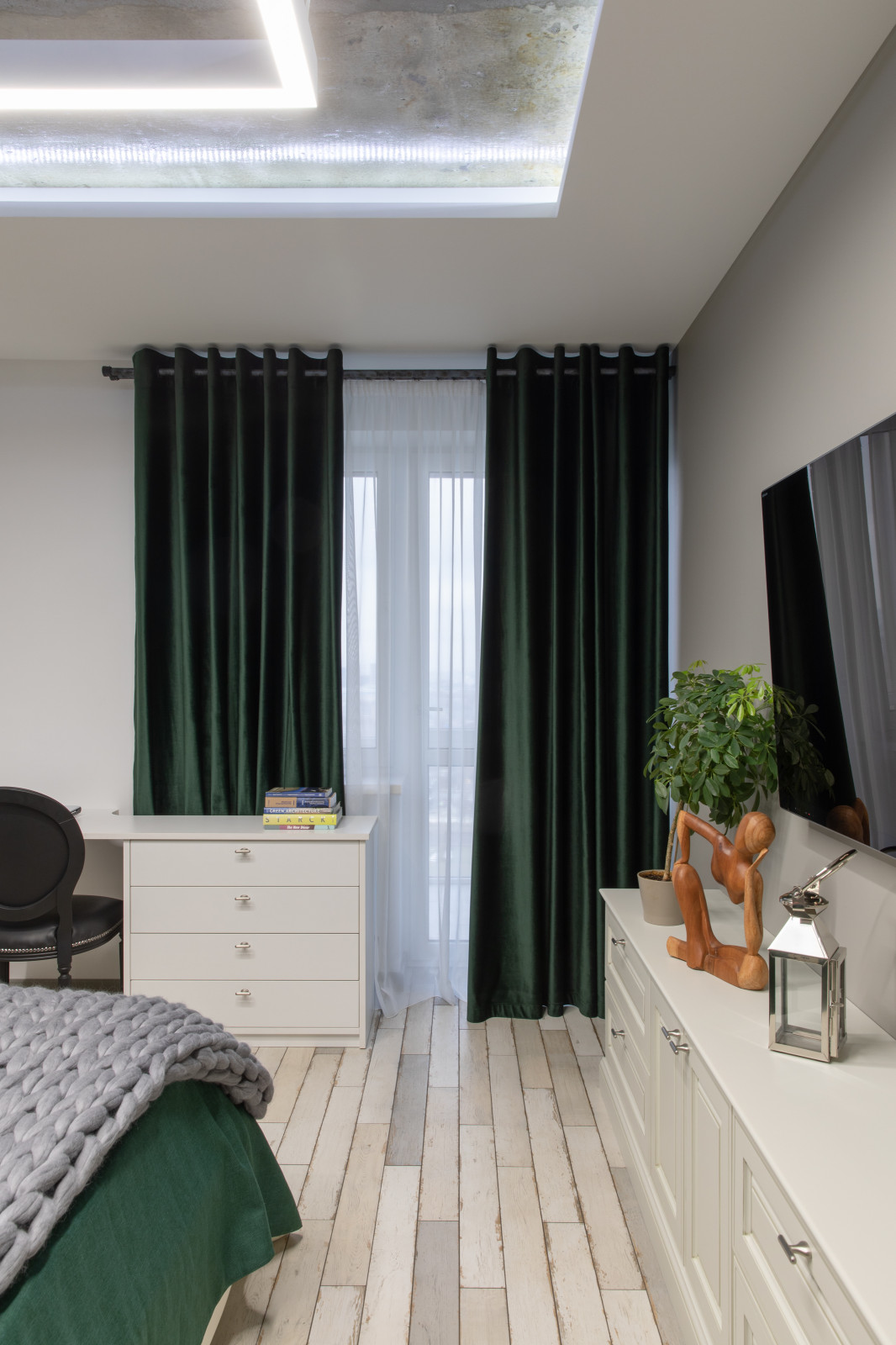 Квартира с зеленой стеной (реализация)