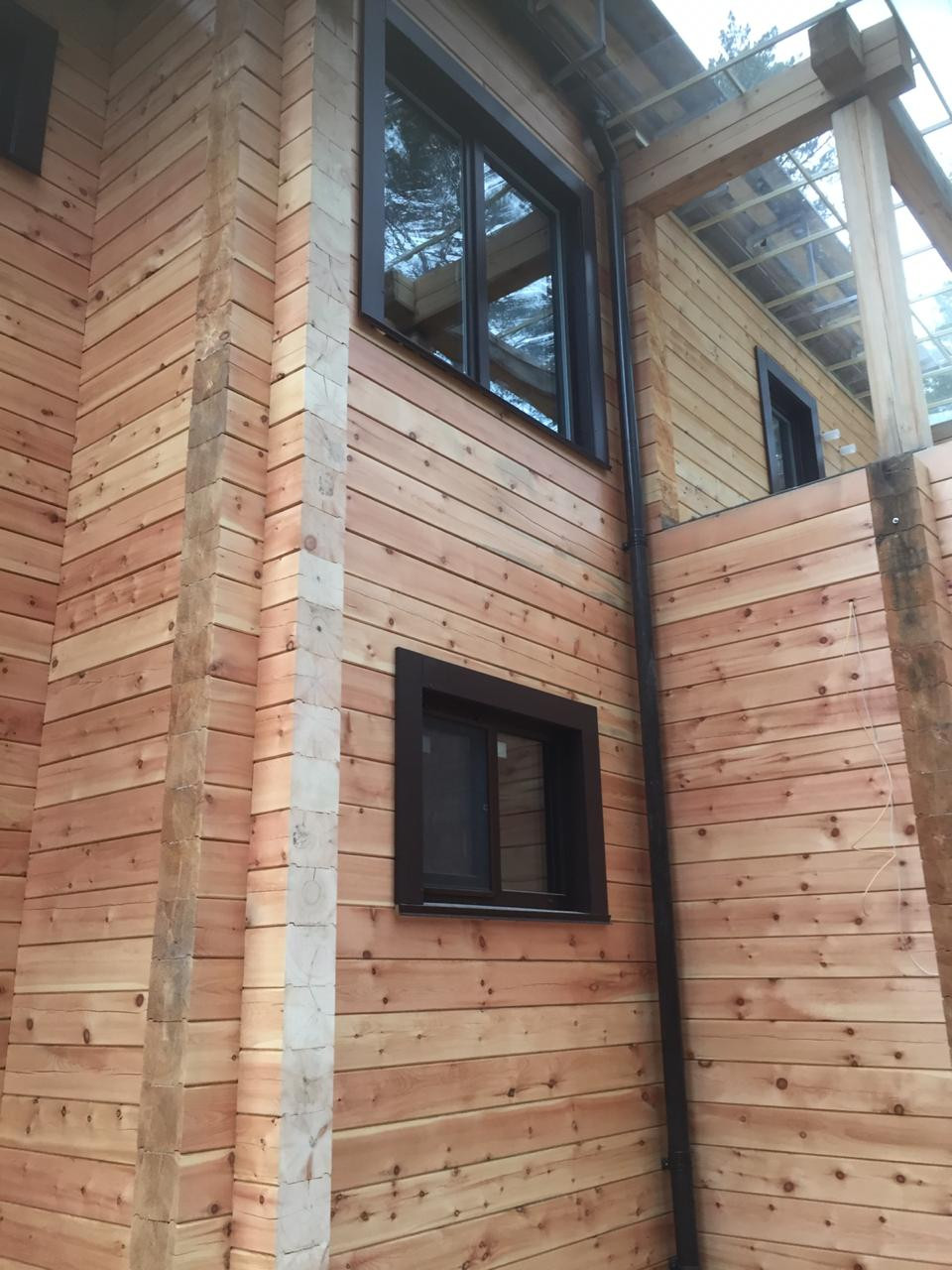 Установка окон  и дверей строящемся доме на Дачном шоссе