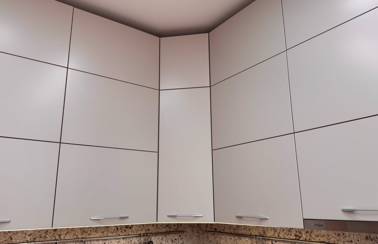 Современная кухня в цвете Серый Кашемир