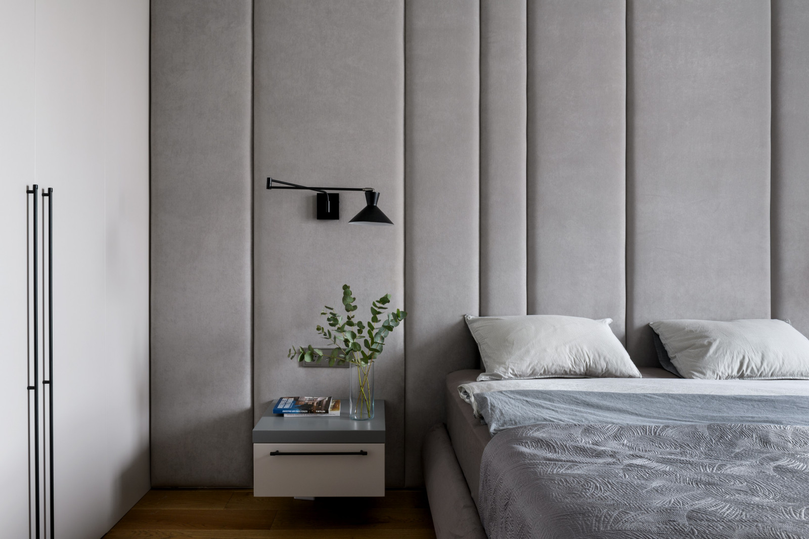 Натуральные материалы в интерьере трехкомнатной квартиры