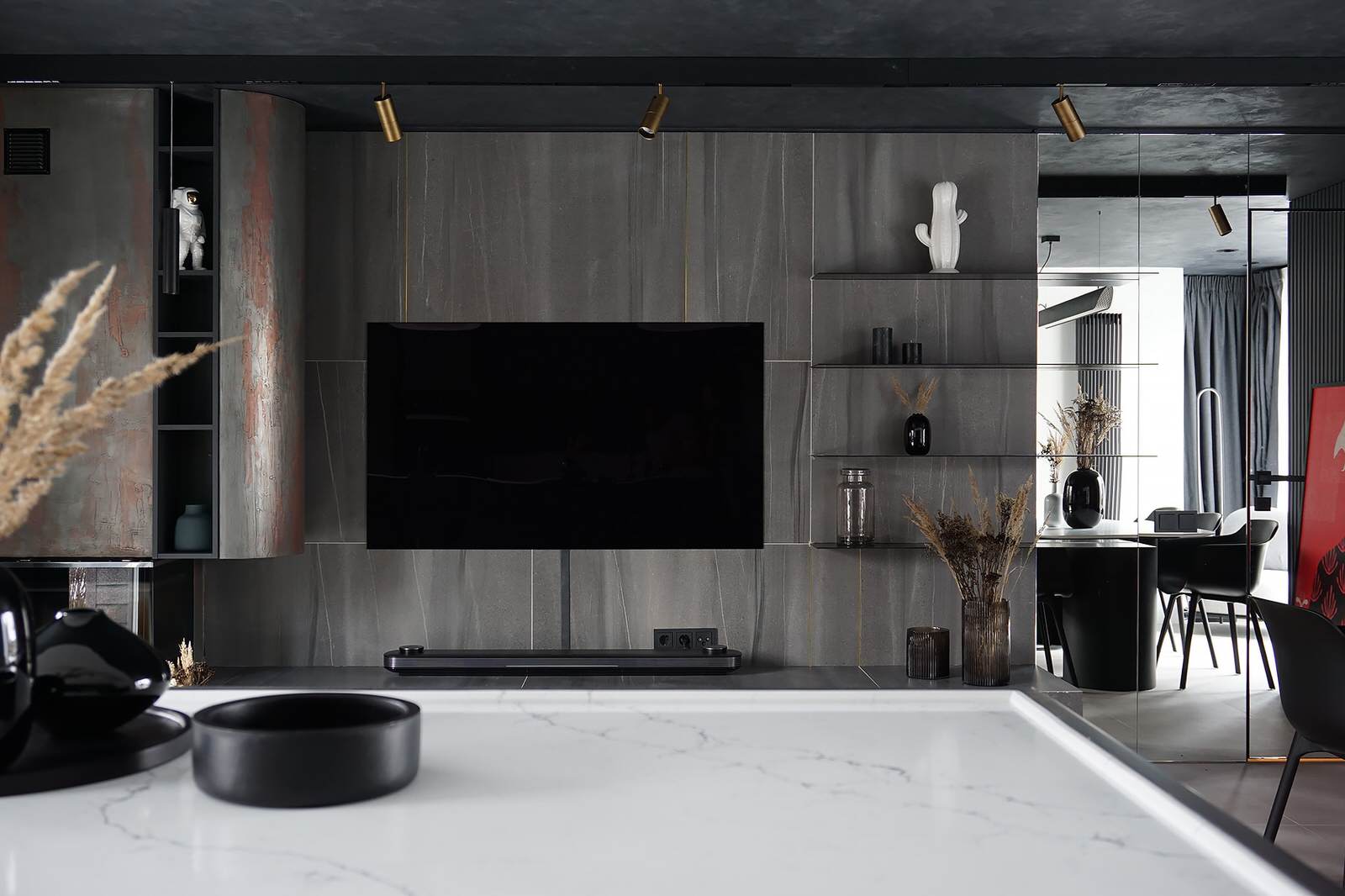 НТВ "АНТИИЗБА – КУХНЯ-ГОСТИНАЯ В ТЕМНЫХ ТОНАХ"