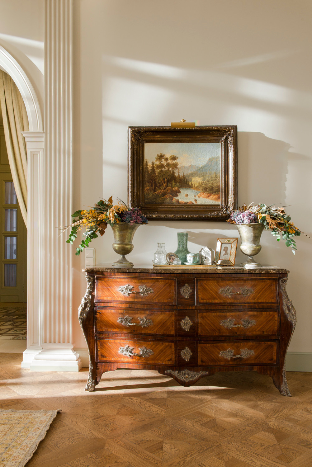 Трехэтажный загородный дом в стиле американской классики