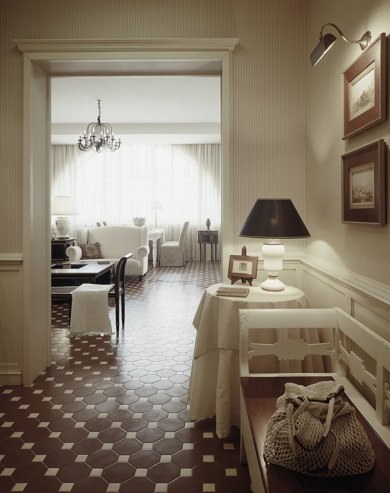 Несложная квартира белыми стихами