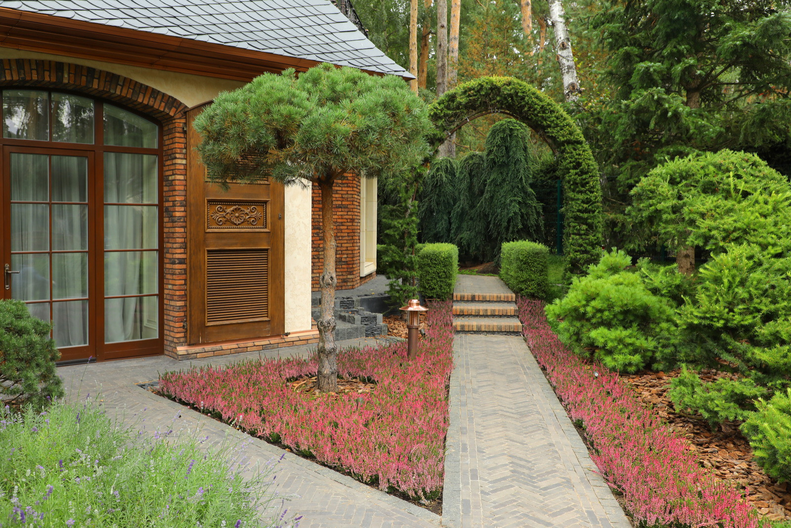 Коттеджный сад в Барвихе (дизайн и исполнение компании "Imperial Garden")