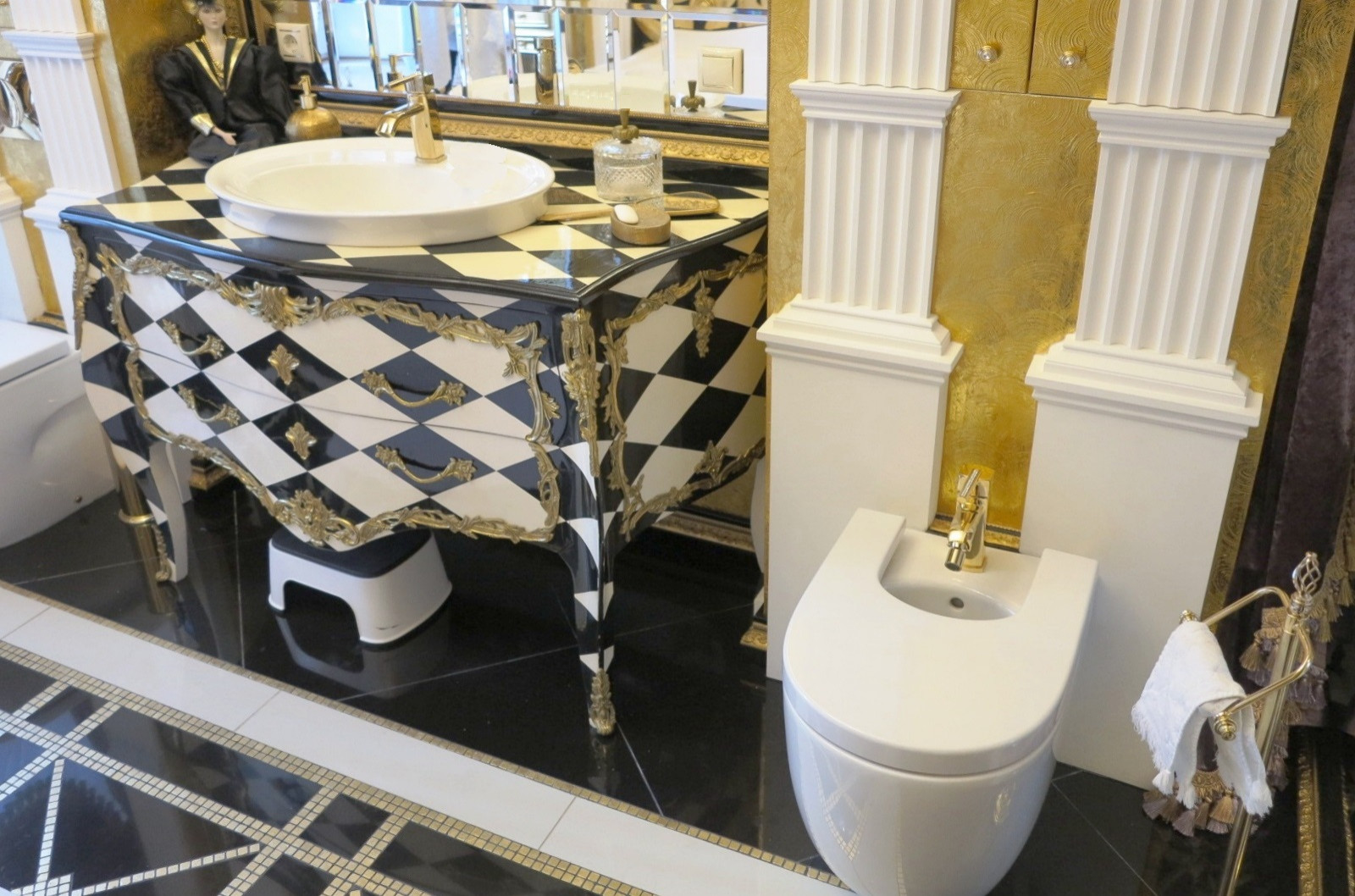 Ванная в стиле Ар-Деко.