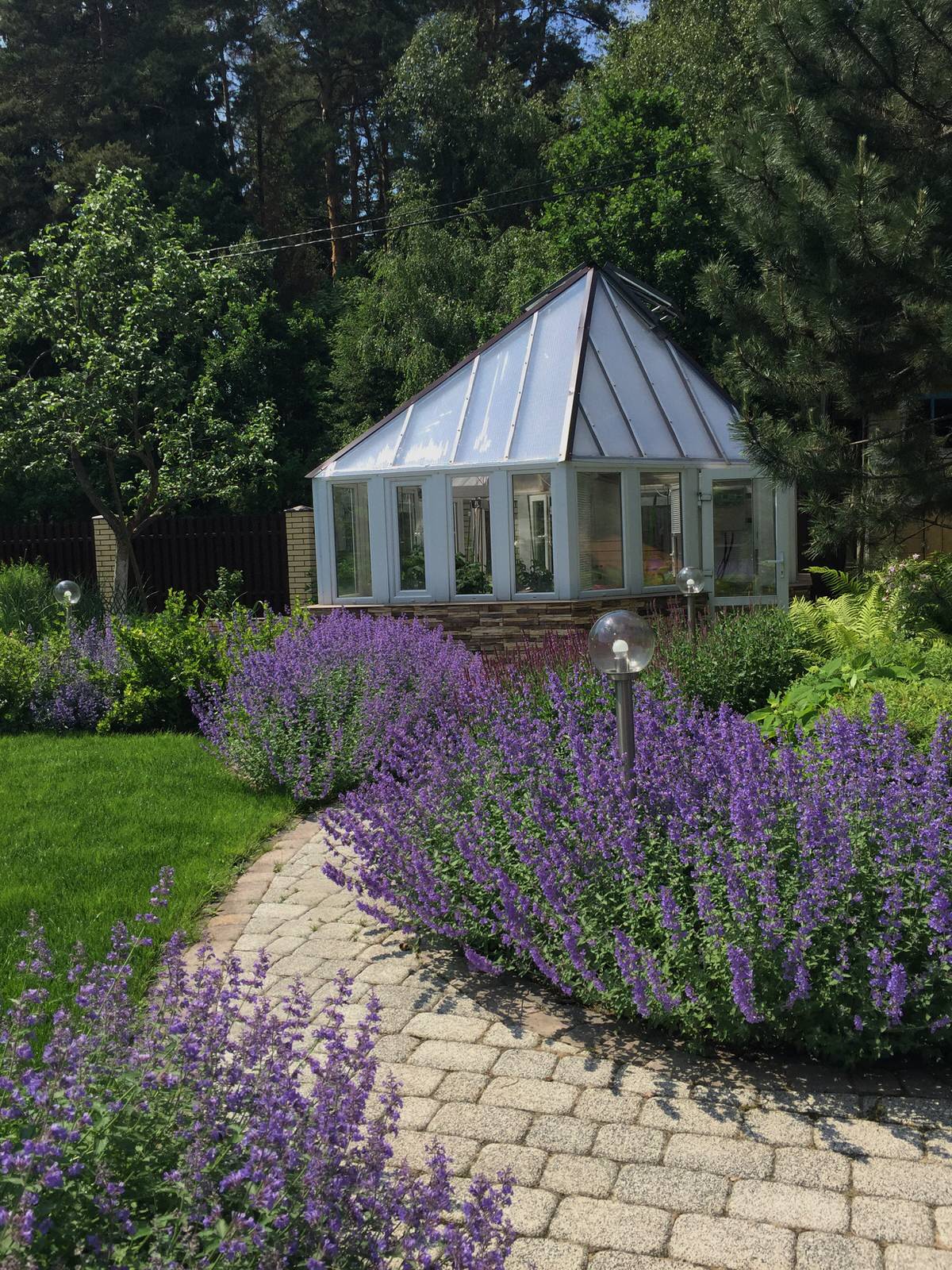 Прогулочный маршрут, организация цветников