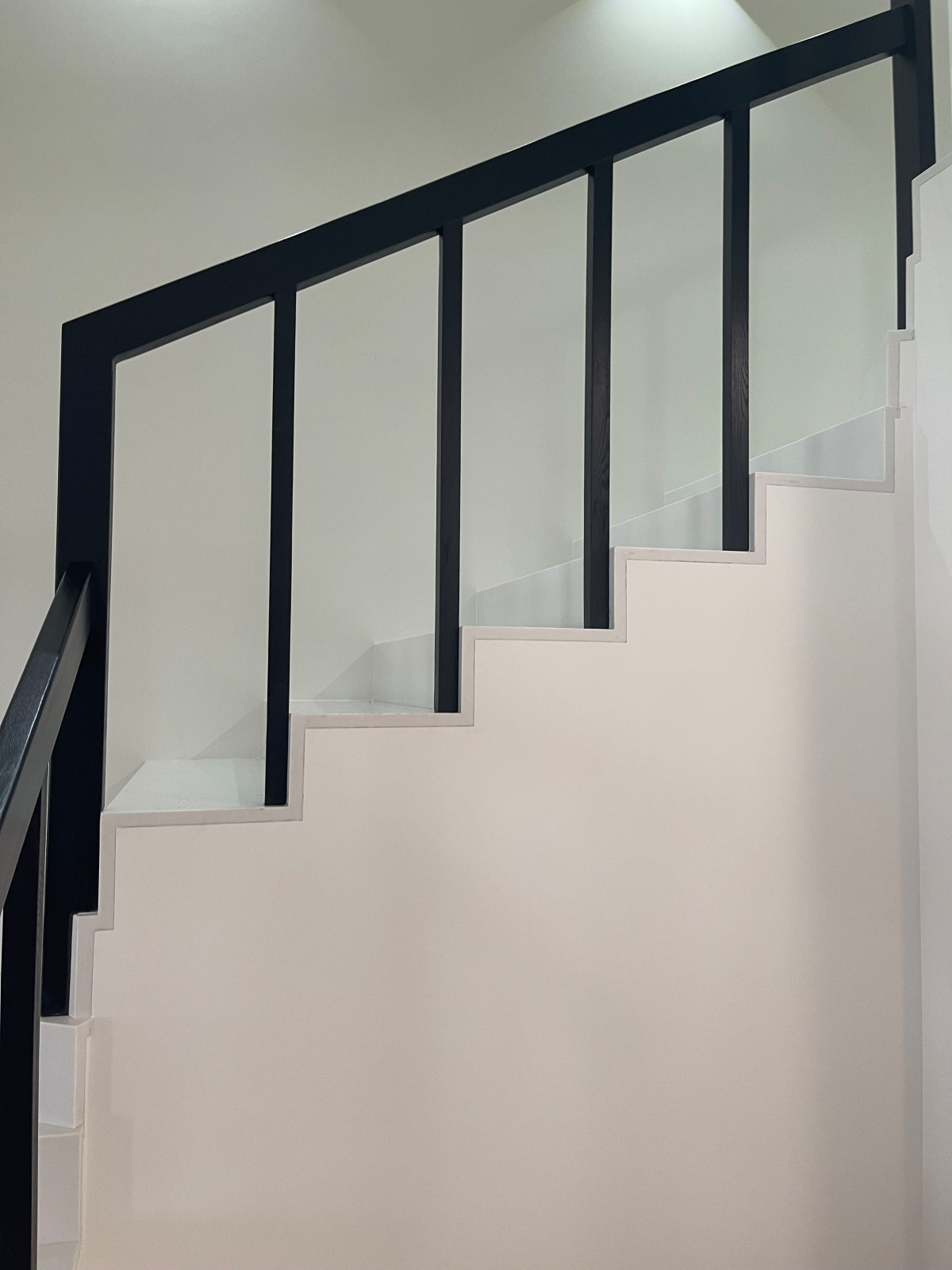 Стильная Лестница с квадратными балясинами