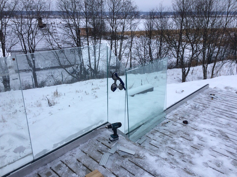 Безрамное остекление террасы + ограждения на безстоечном профиле