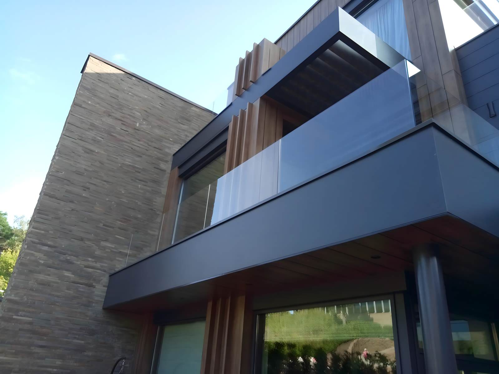 Стеклянные ограждения террас и плоской крыши (Мякинино)