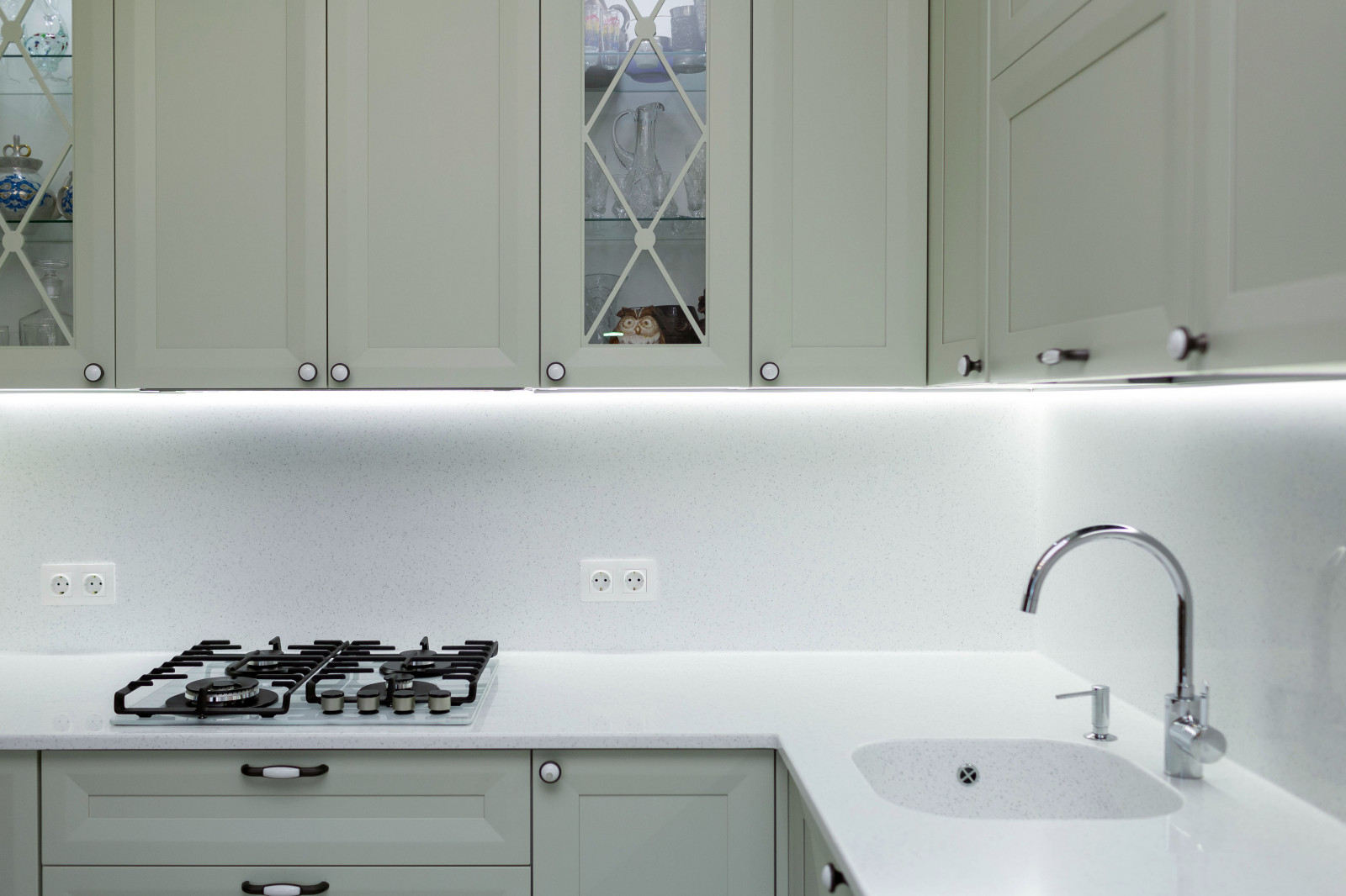 Кухня оливкового цвета