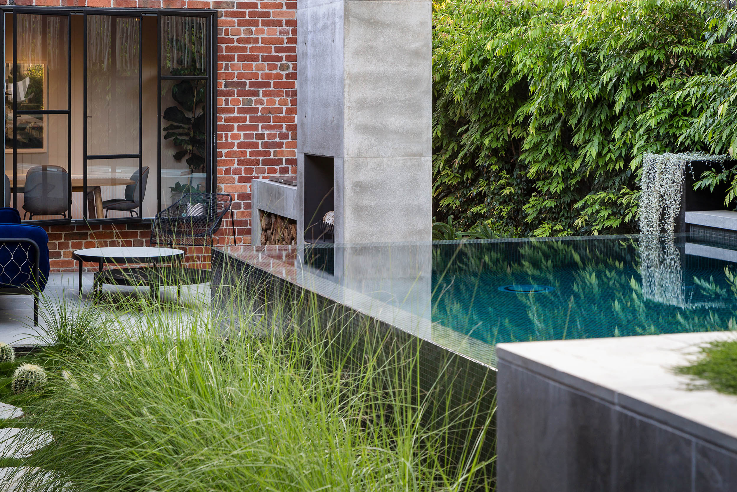 Houzz Австралия: Маленький сад с бассейном