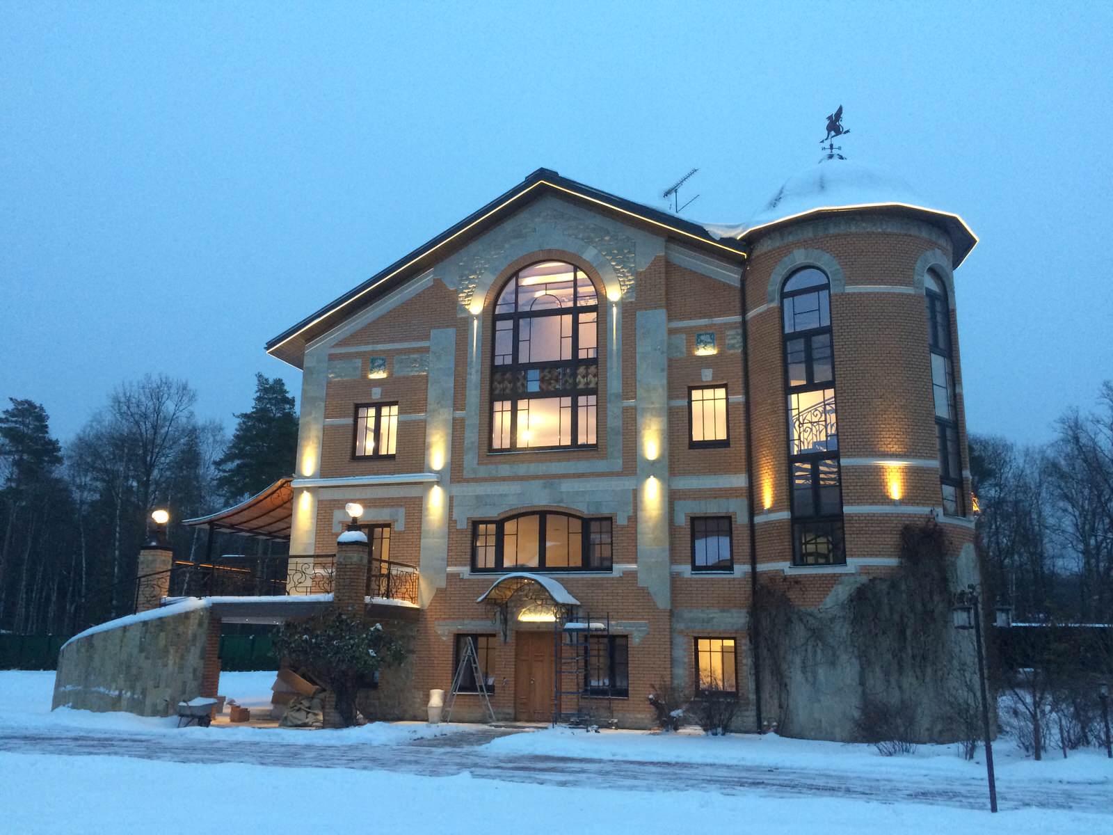 Светодиодное архитектурное освещение загородного дома - пос. Медвежьи Озера