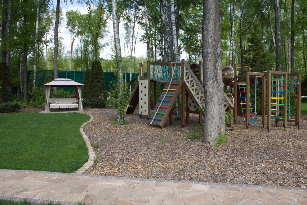 Сад резиденции для большой семьи