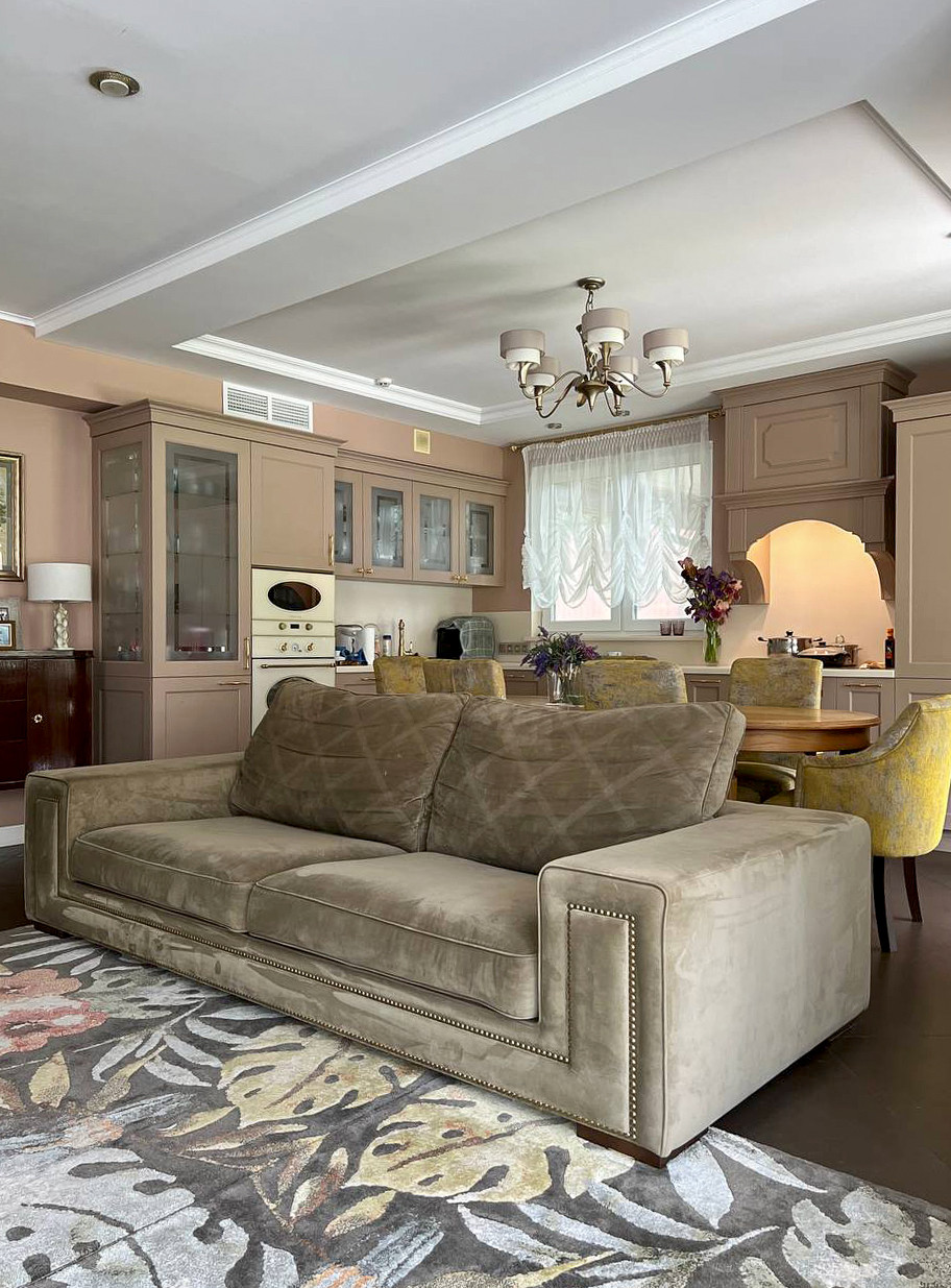 Реновация интерьера дома для семьи с тремя детьми.