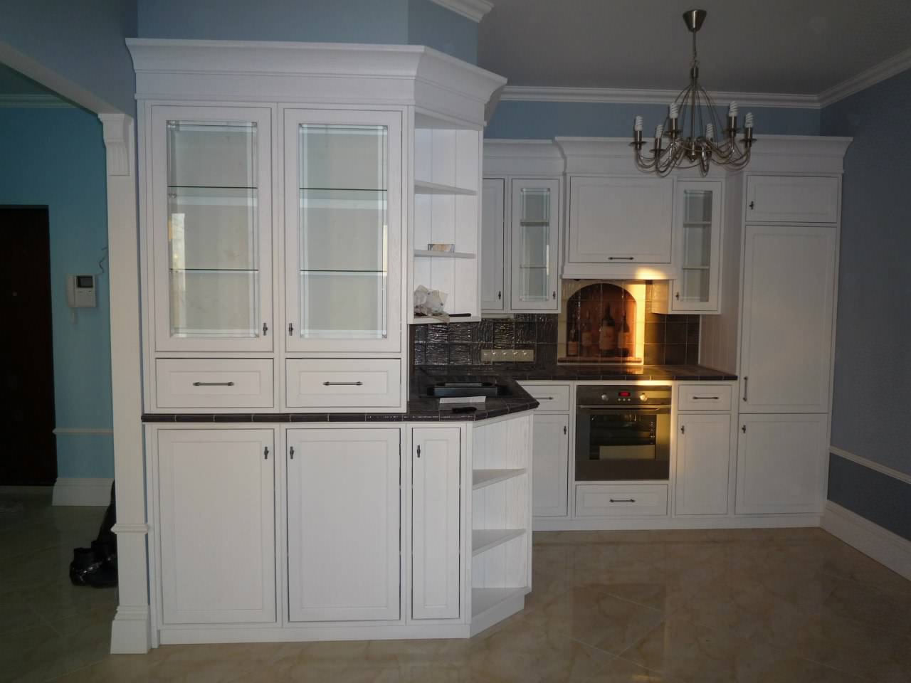 Кухня. Материал фасада массив дуб. Покрытие эмаль.