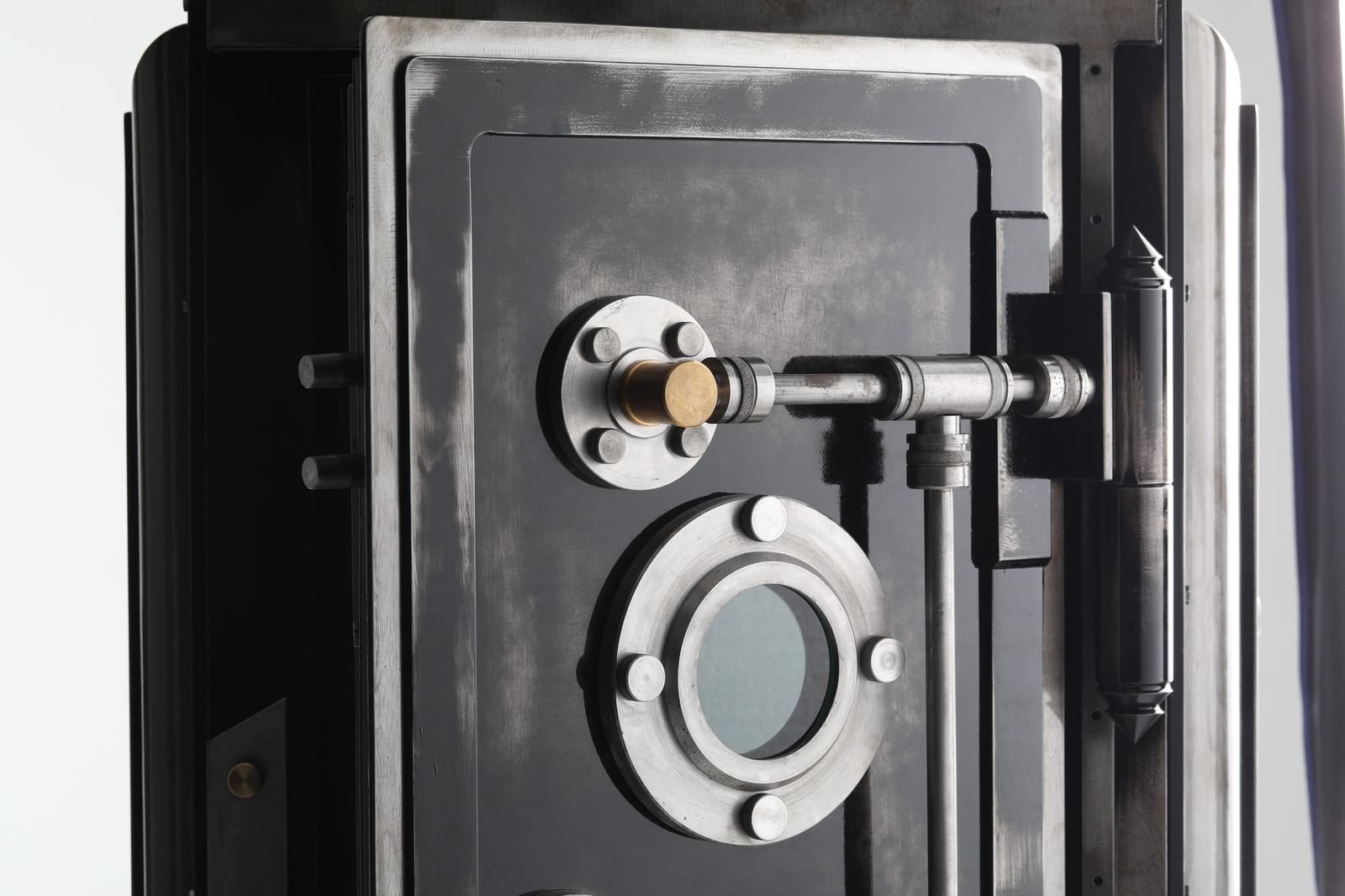 Металлический шкаф