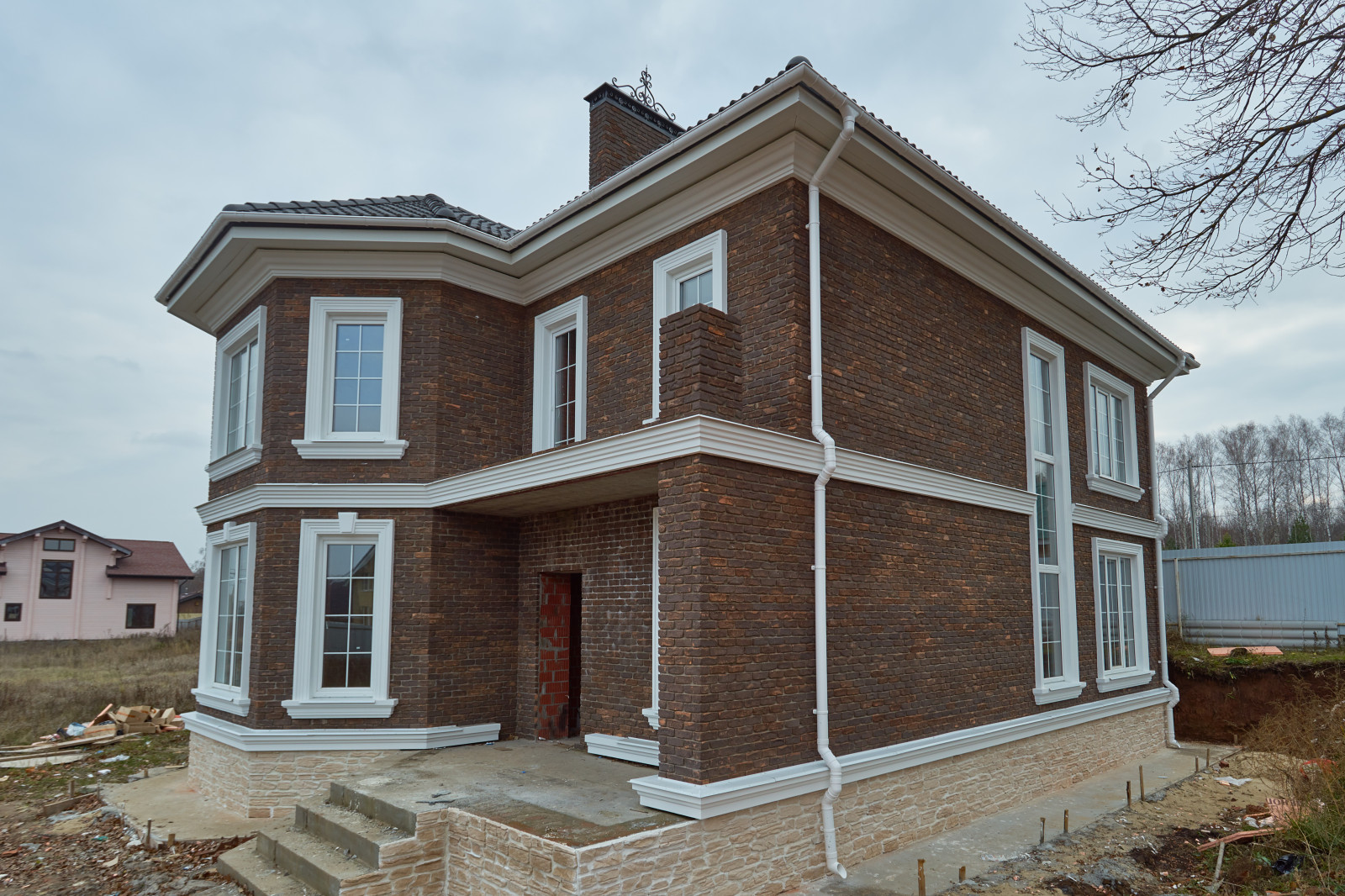 Дом в английском стиле. 290 м^2 г.Казань деревня Зимняя Горка.