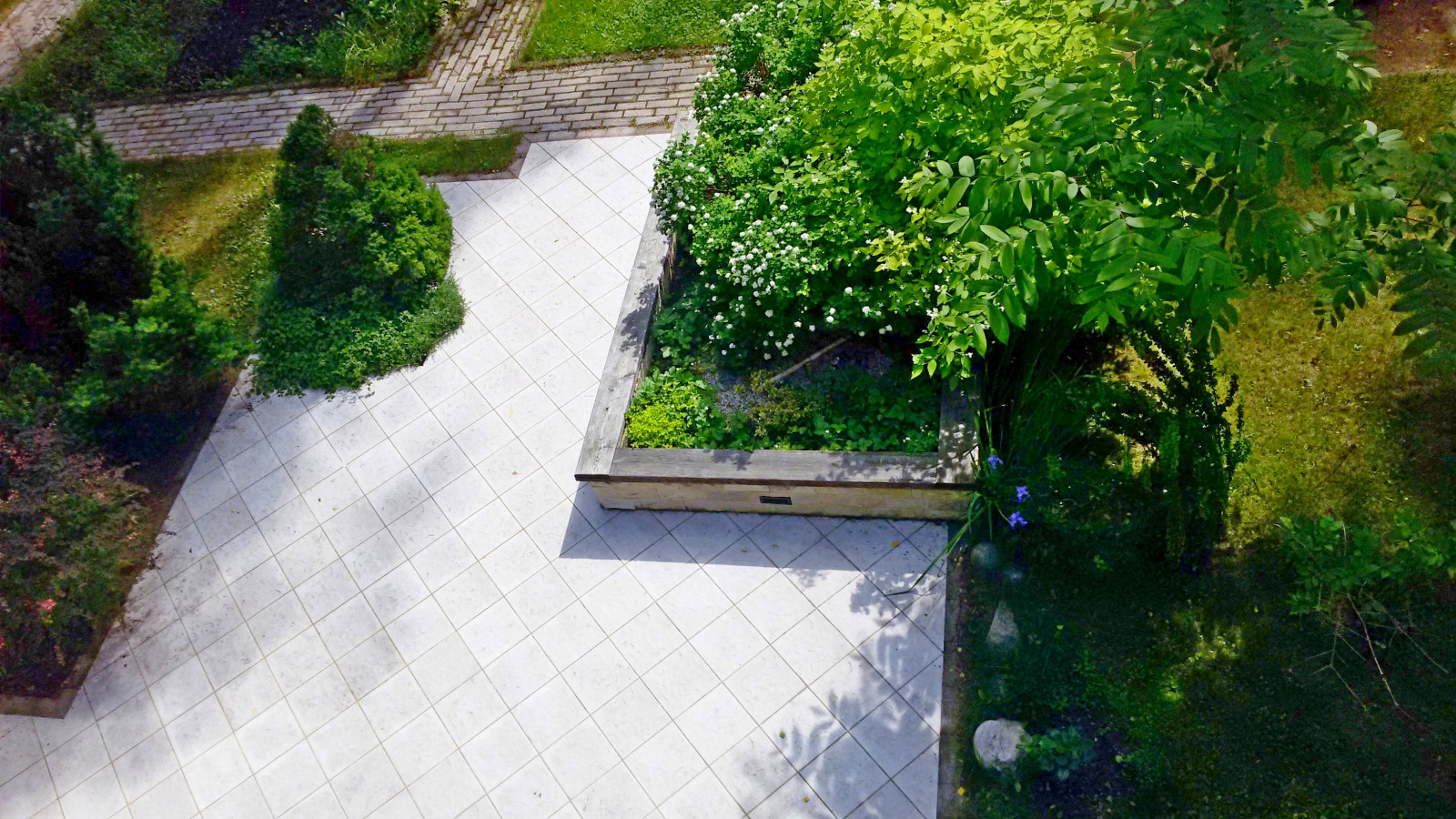 Романтический сад в пейзажном стиле