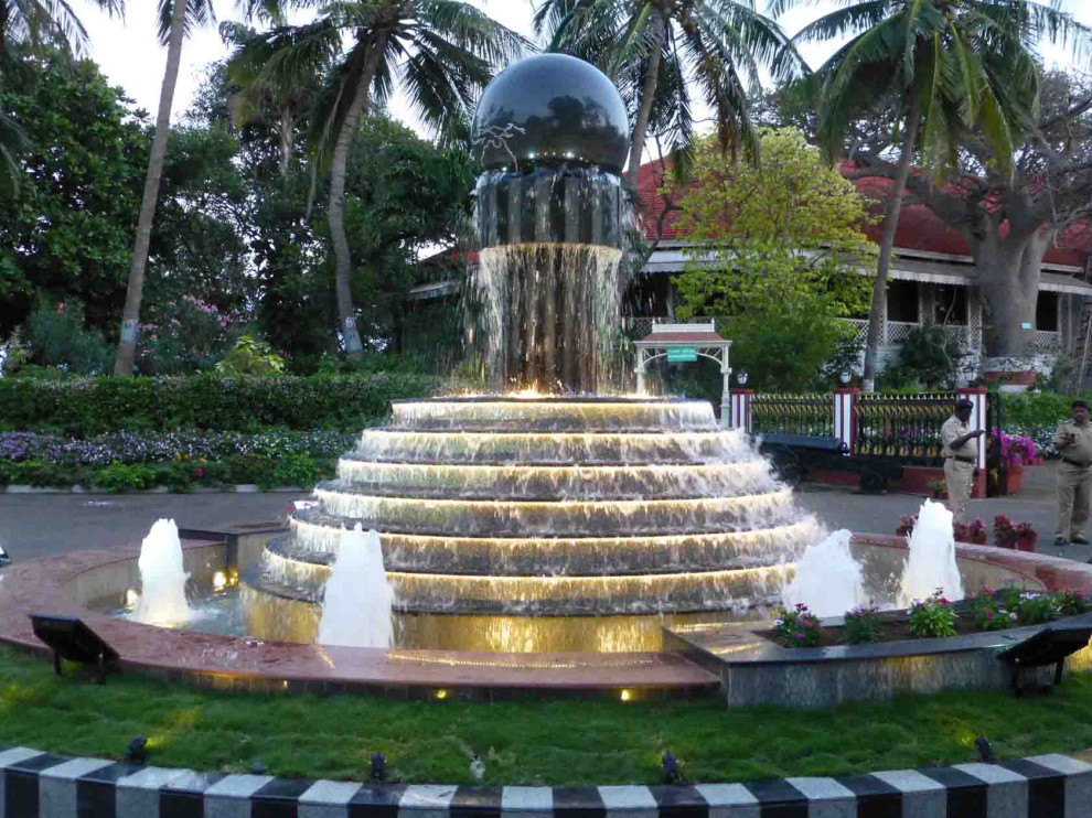 Обложка проекта: Оформление фонтана в резиденции губернатора штата Махараштра в Мумбаи (Индия)