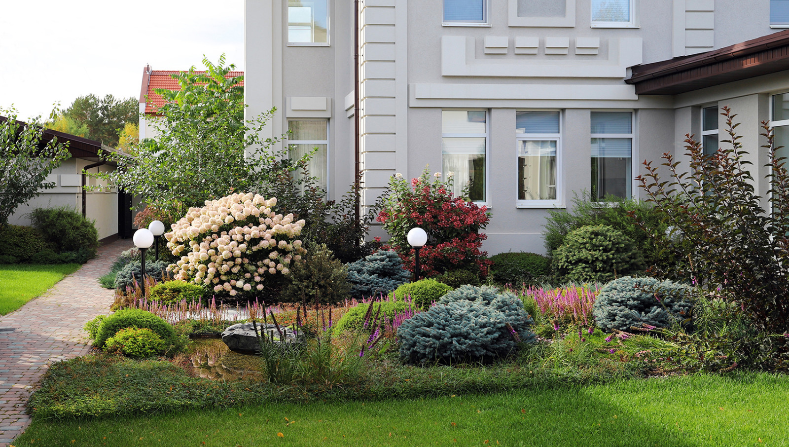 Руст и поперечно исчерченная дорожка