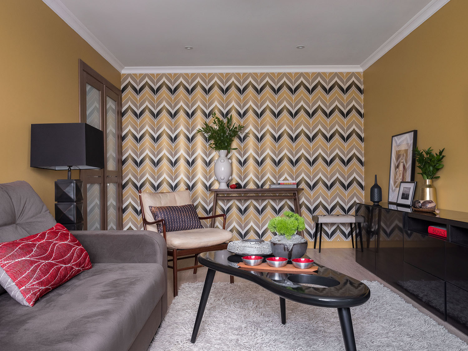 Обложка проекта: Небольшая двухкомнатная квартира на окраине Москвы. 50 кв. метров.