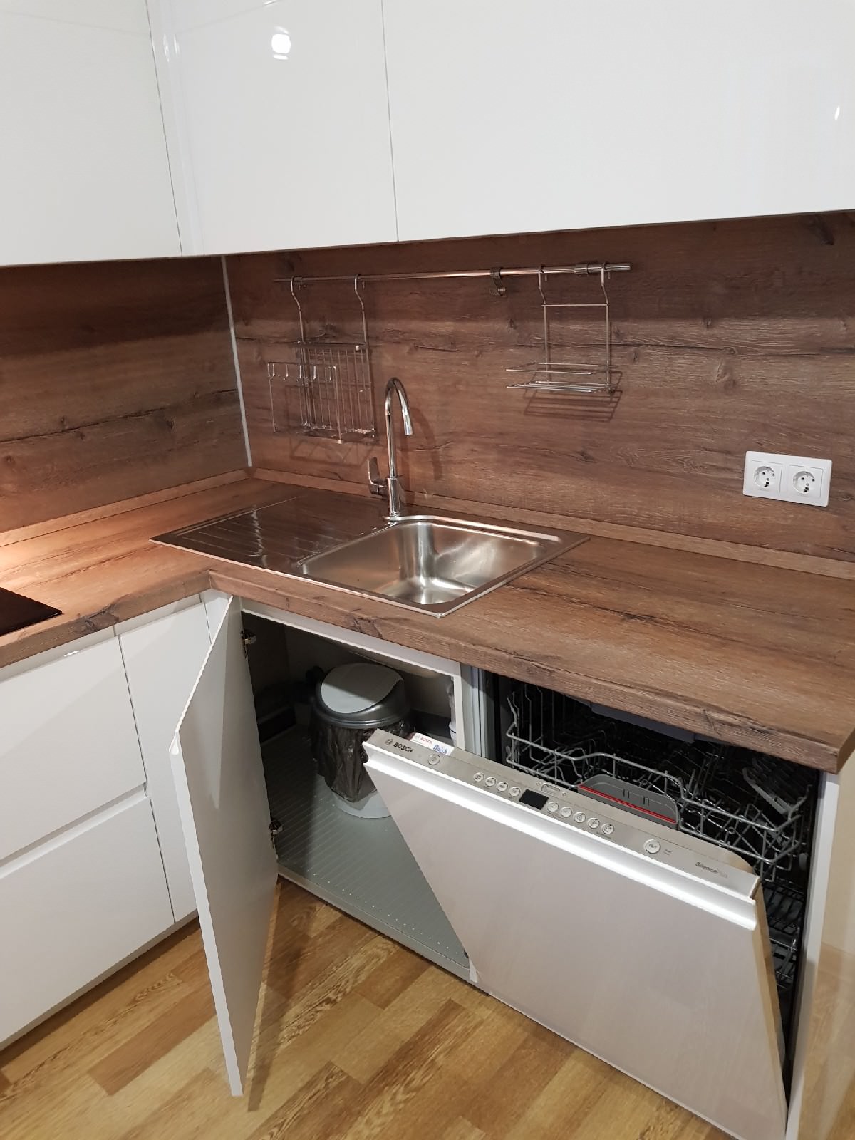 Стильный кухонный гарнитур.