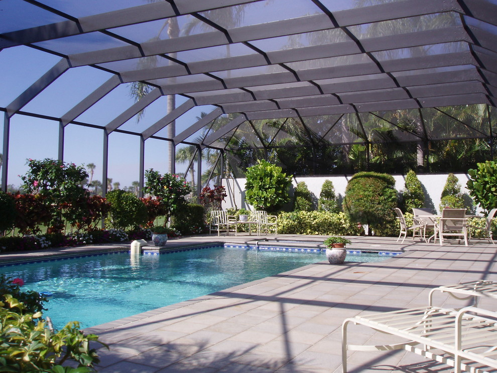 Вольер с навесом из поикарбоната для бассейна и патио