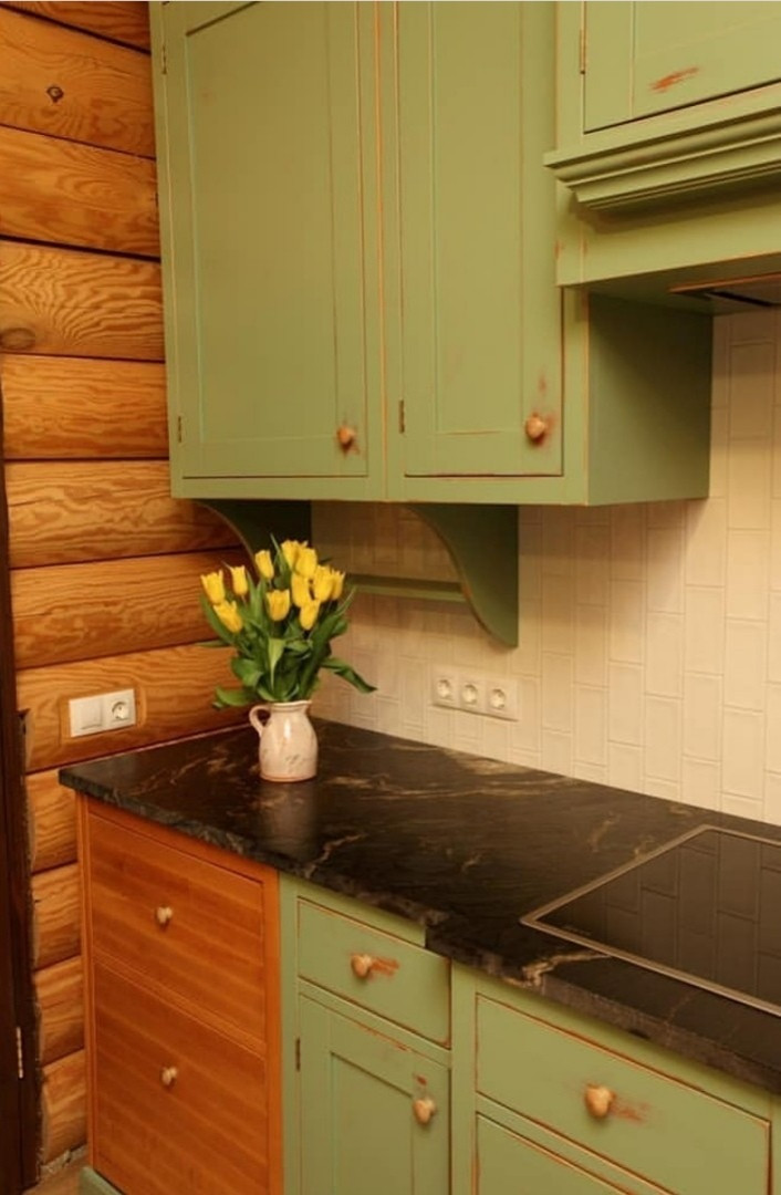 Кухня из массива ольхи в прованском стиле