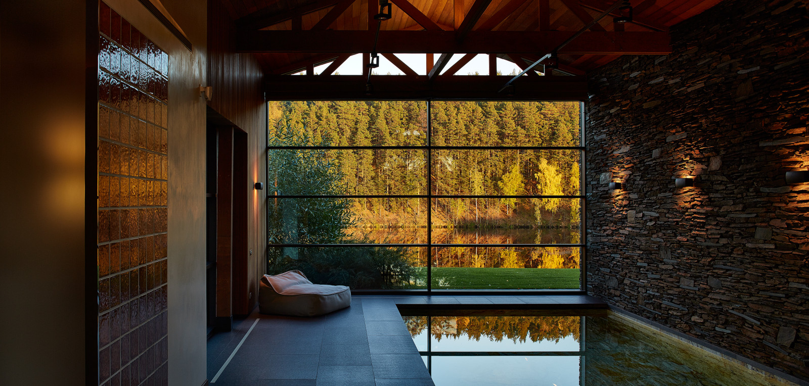 Дом на реке | Barn by a River