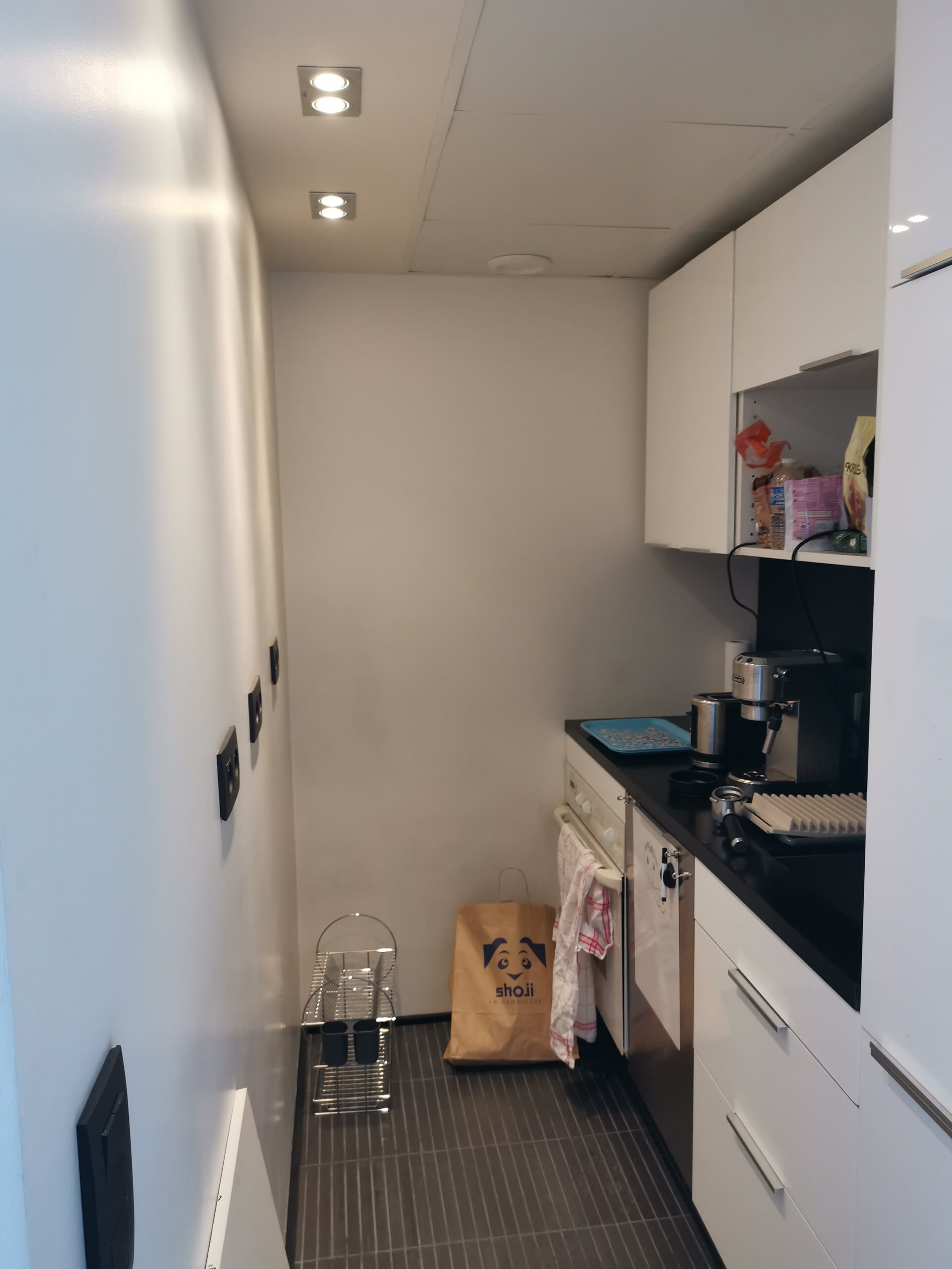 До и после: Студия 30 кв.м со спрятанным столом в Париже