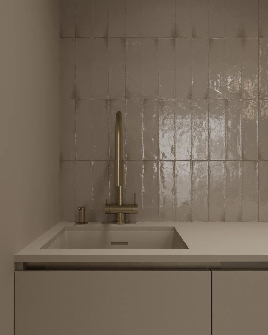 Дизайн кухни-гостиной с акцентным оливковым