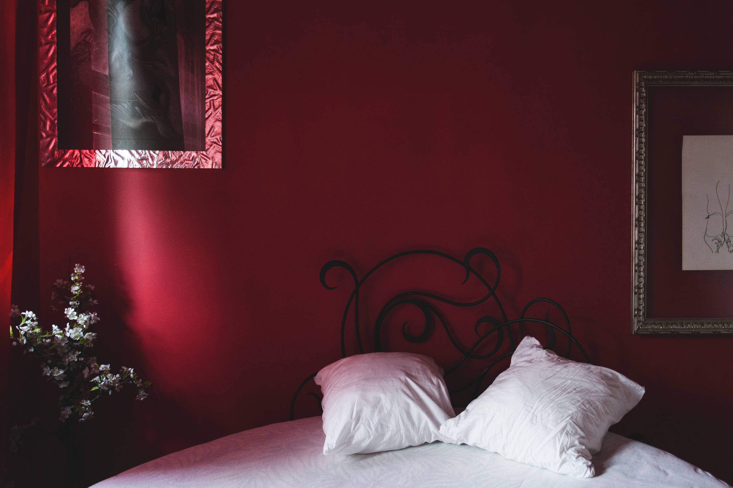 Психология: Что будет, если оформить квартиру в одном ярком цвете