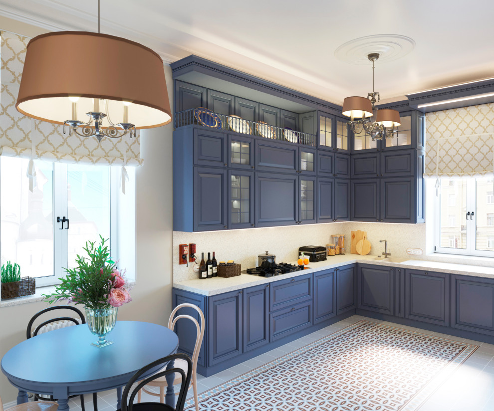 Кухня в пятикомнатной квартире в старом фонде в Санкт-Петербурге