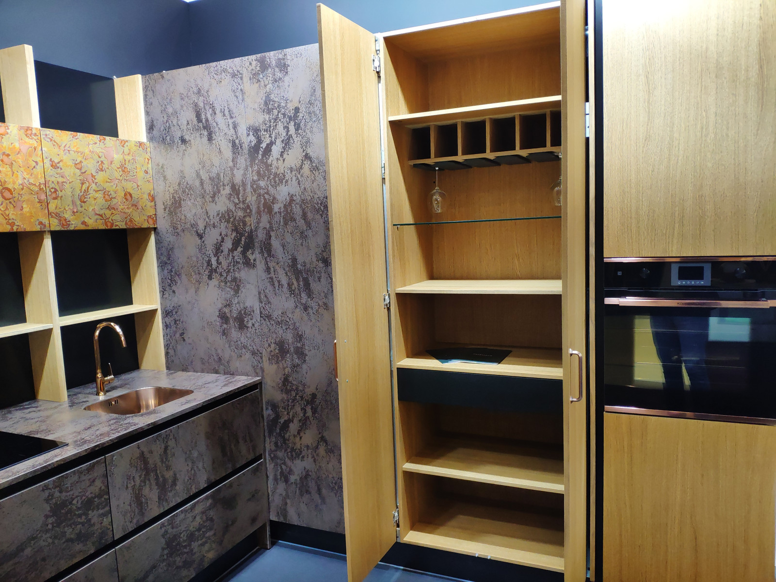 Обложка проекта: Пенал для посуды. Актуален ли?