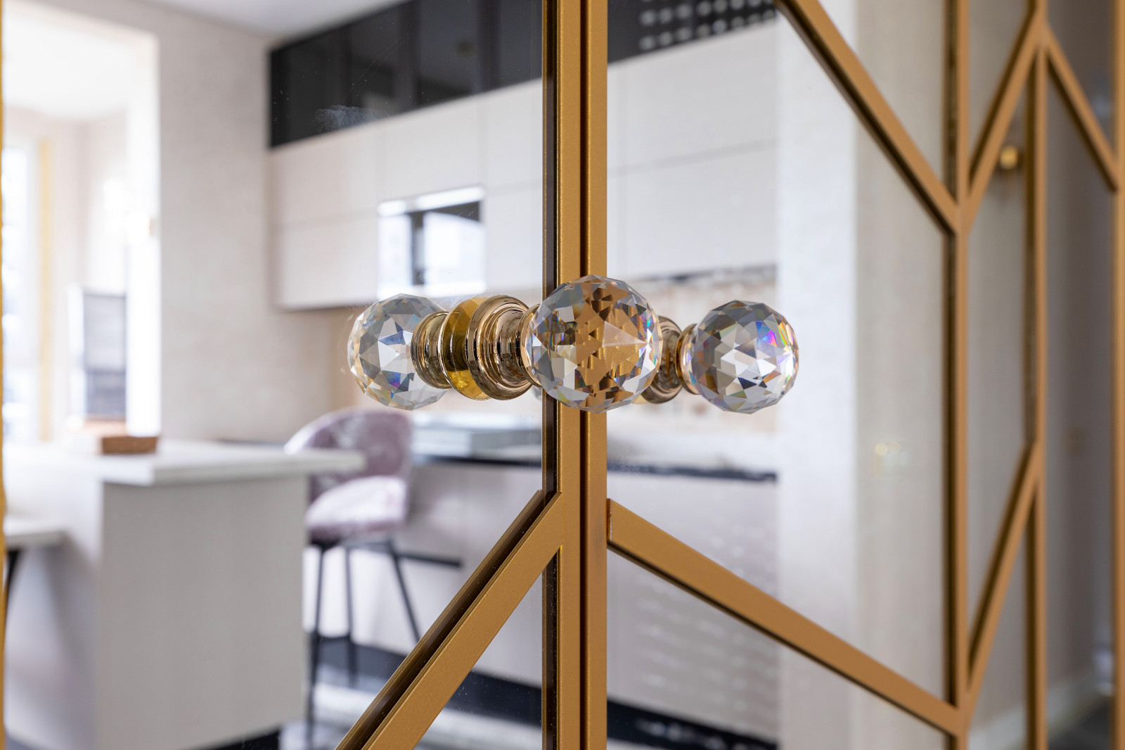 Обложка проекта: Зеркальный шкаф с распашными дверьми