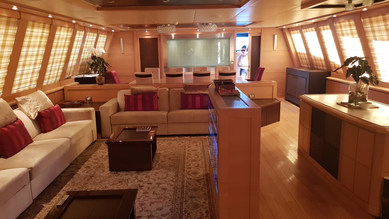 Модернизация мультимедиа систем на Мега яхте Waverunner 41метр