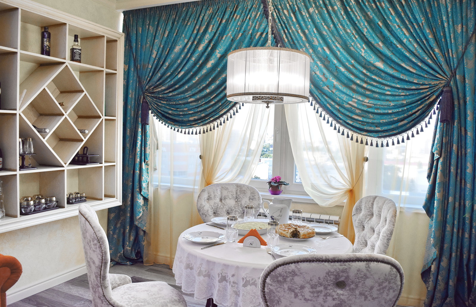 Столовая в бирюзе