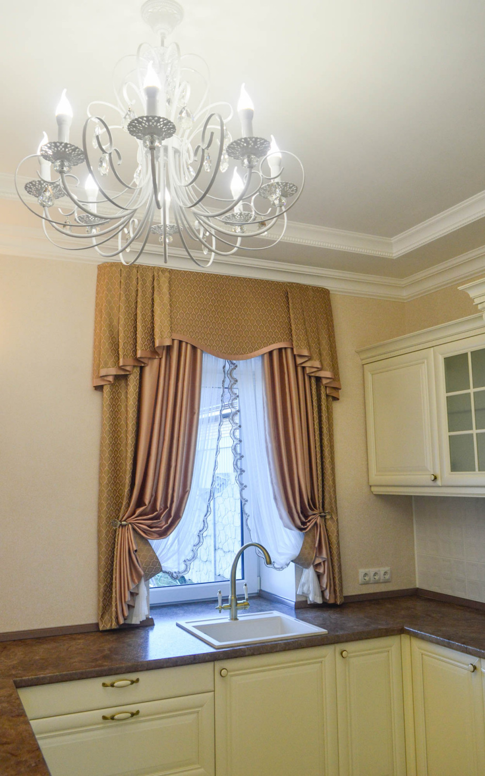 Текстильное оформление гостиной в классическом стиле