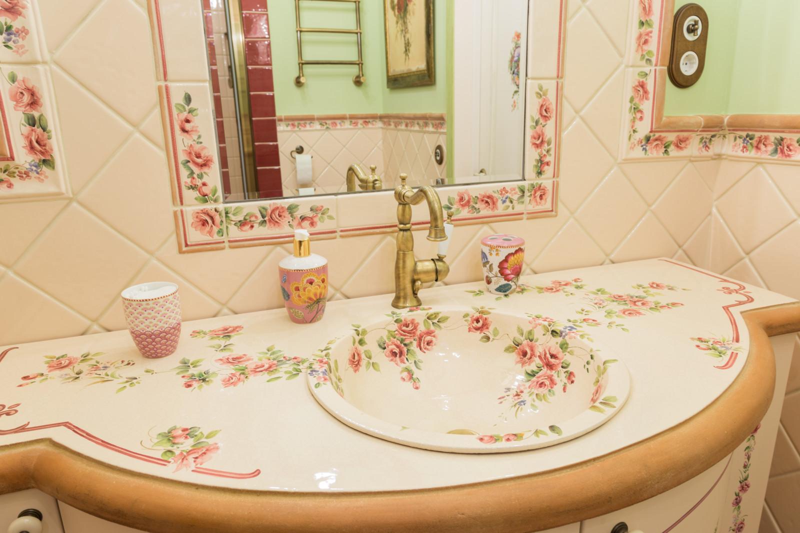 Интерьер гостевого дома в стиле Прованс. Интерьер бассейна (150 кв м)