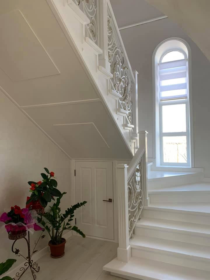 Обложка проекта: Классическая ясеневая лестница