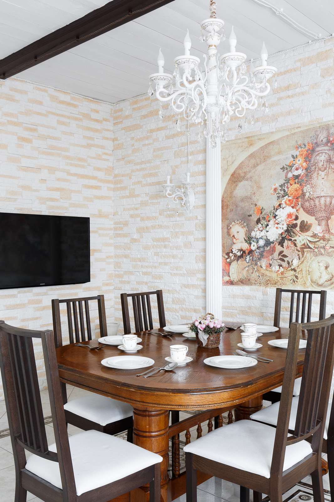 Классическая кухня-гостиная