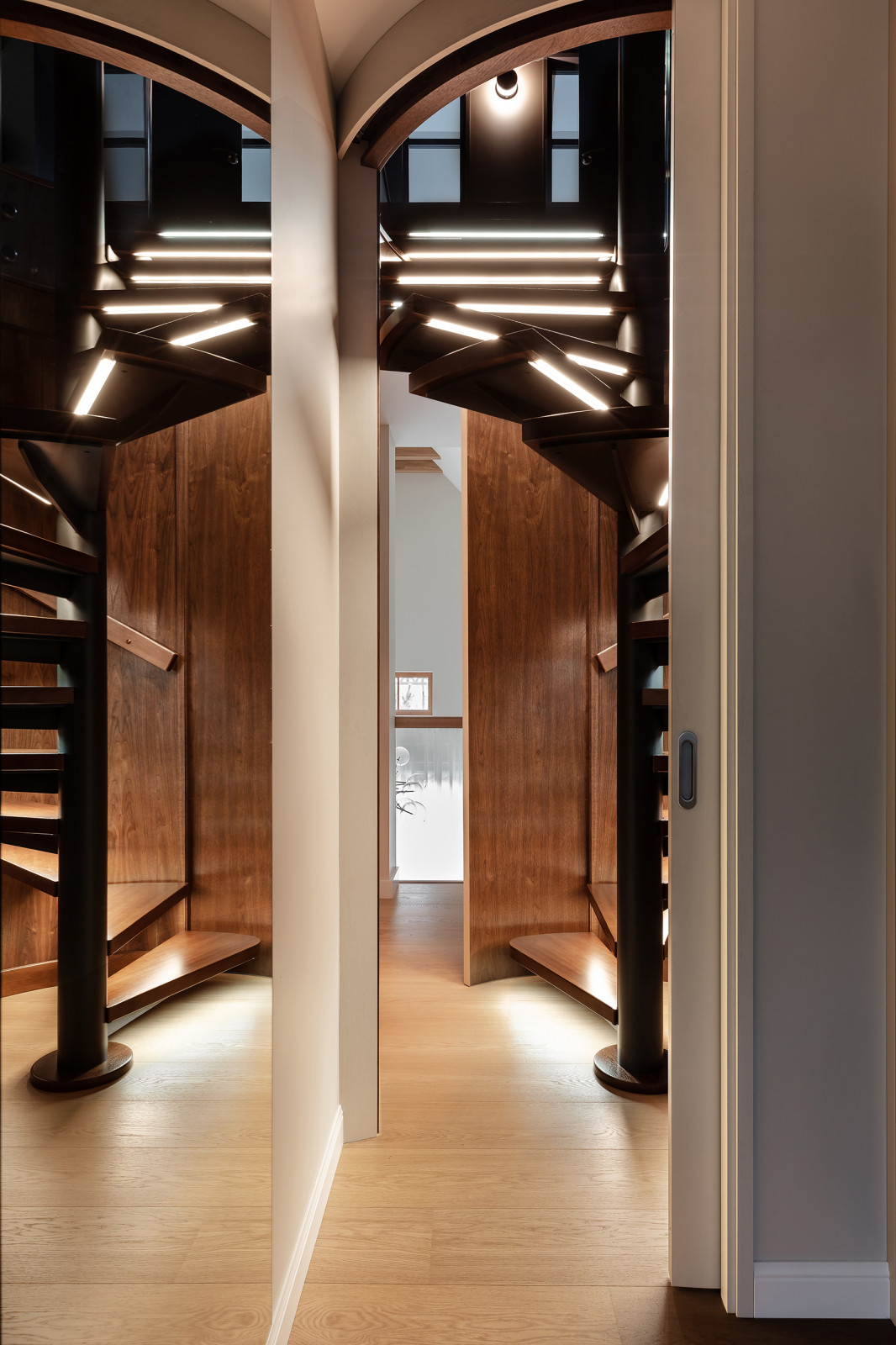 Houzz тур: Дом под Петербургом с потайной лестницей