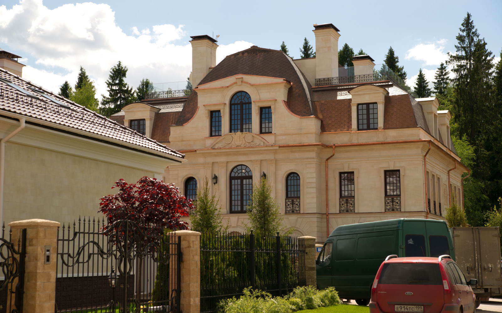 Дубовый окна с рустикальными накладками