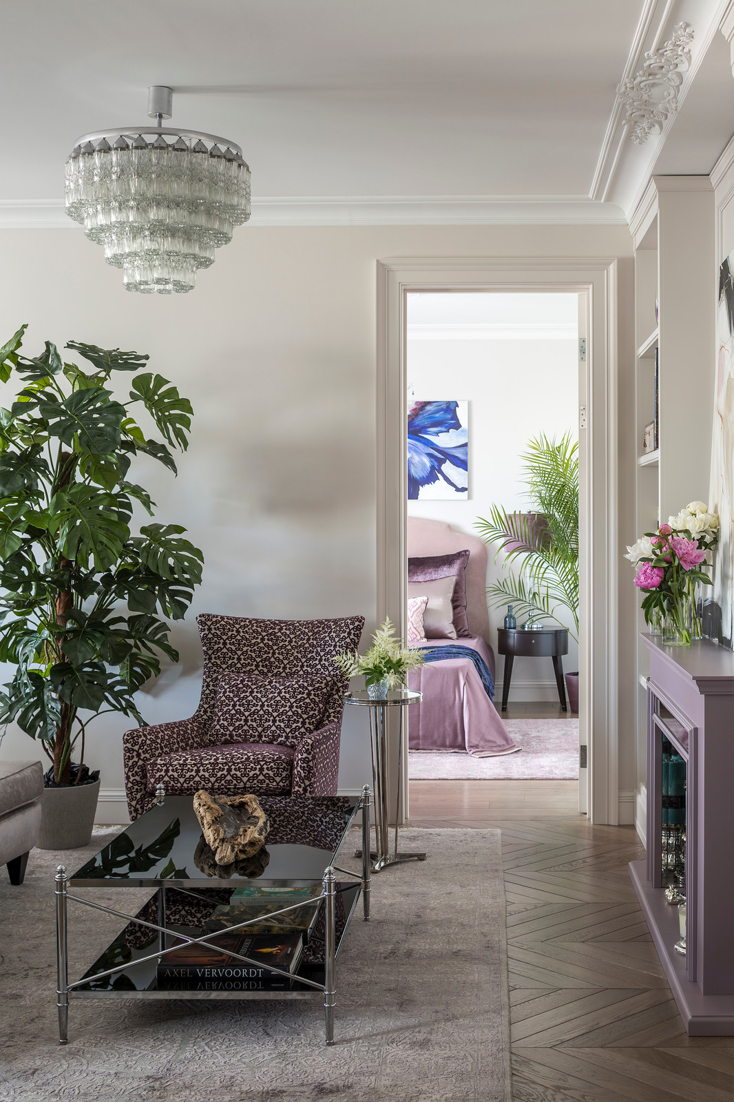 Современная классика в лиловой дымке