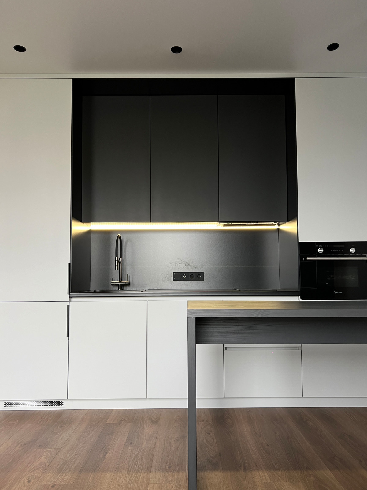 Черно-белая квартира в ЖК "ALT"