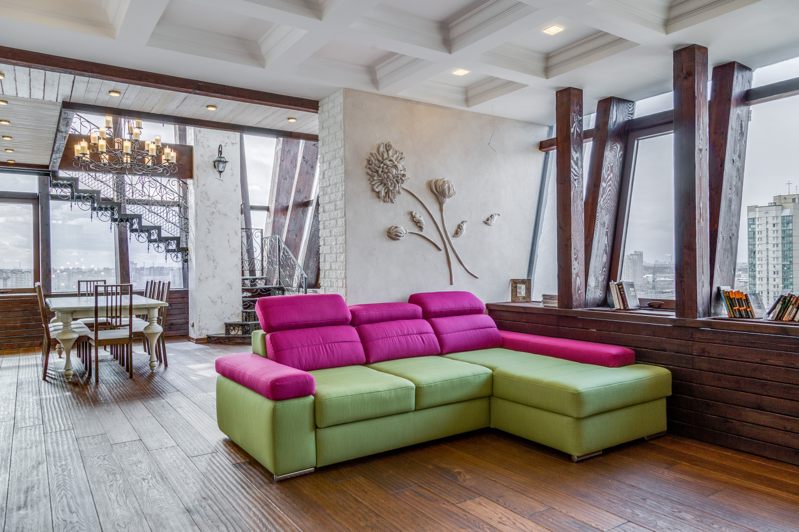 Пентхаус в Санкт-Петербурге. Мебель и отделка из массива.